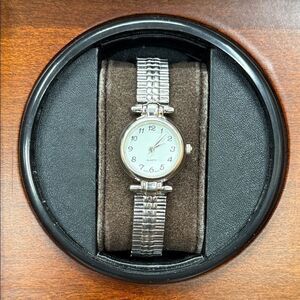 Silver Quartz Watch with Metal Band